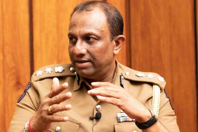 සමාජ මාධ්යට ගිය බුද්ධි වාර්තාව ගැන පොලිස් මාධ්ය ප්රකාශක කථාකරයි සමාජ මාධ්යට ගිය බුද්ධි වාර්තාව ගැන පොලිස් මාධ්ය ප්රකාශක කථාකරයි