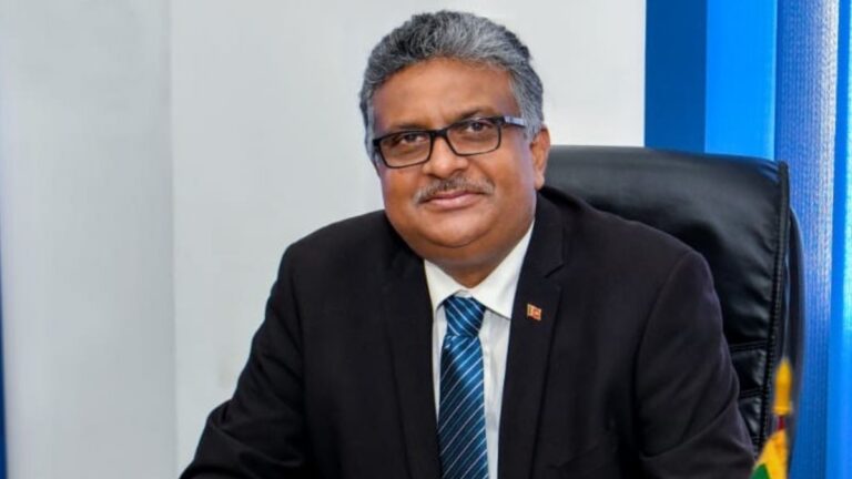 UGC සභාපති අක්කර 78ක කහපොල ඉඩමක් ඉල්ලයි
