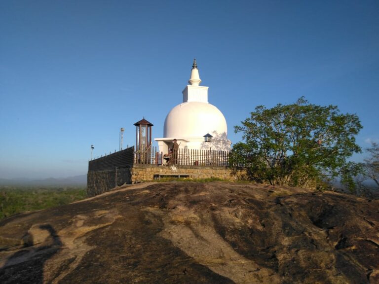 රජ කාලේ තැනූ මඟුල් මහා සෑයත් නිධන් හොරු හාරලා රජ කාලේ තැනූ මඟුල් මහා සෑයත් නිධන් හොරු හාරලා