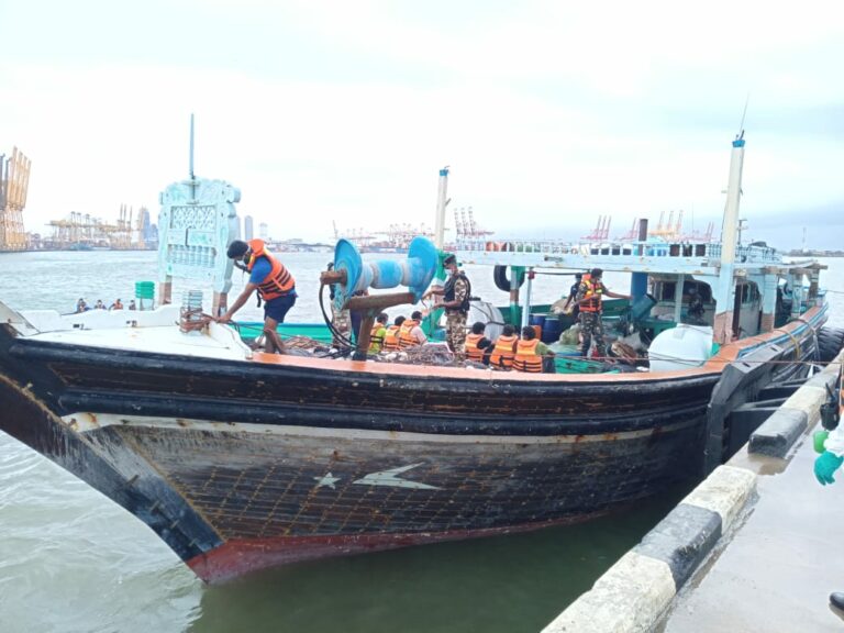 නෞකාවේ ආ කුඩු කිලෝ 335 ඇල්ලුවේ නැගෙනහිරින් ආ ඔත්තුවකින් නෞකාවේ ආ කුඩු කිලෝ 335 ඇල්ලුවේ නැගෙනහිරින් ආ ඔත්තුවකින්
