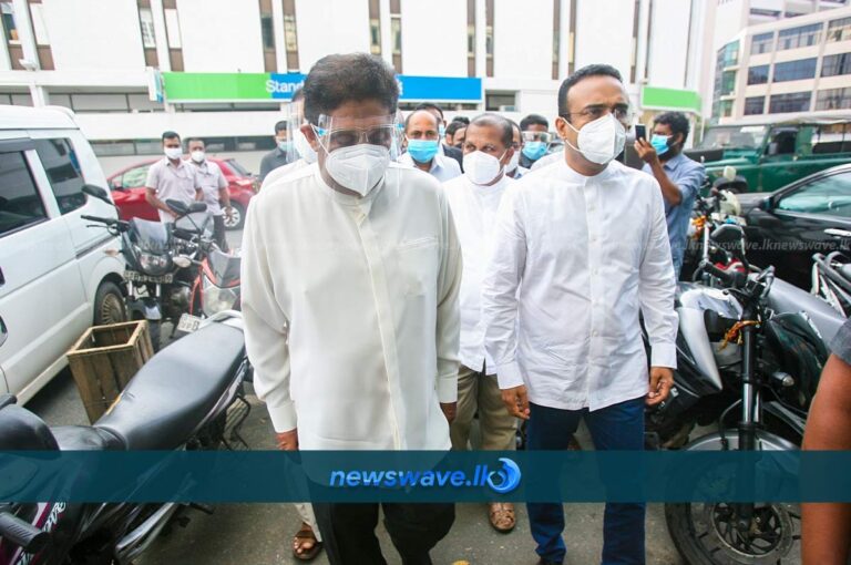 “ඇත්ත හෙළිකරන මනූෂලා CIDයට ගෙන්නලා ආණ්ඩුව සැබෑ ප්රශ්න යටගහනවා”- සජිත් “ඇත්ත හෙළිකරන මනූෂලා CIDයට ගෙන්නලා ආණ්ඩුව සැබෑ ප්රශ්න යටගහනවා”- සජිත්