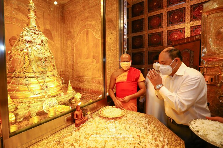 ඉන්දීය විදේශ ලේකම් දළදා වැඳ ත්‍රි’මලේ තෙල් ටැංකිත් බලා අද යාපනයට