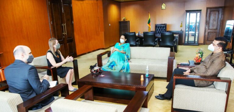 මෙරට ප්රවාහනයේ වැඩිදියුණුවට උදව් දෙන්න අමෙරිකාව ලෑස්තියි මෙරට ප්රවාහනයේ වැඩිදියුණුවට උදව් දෙන්න අමෙරිකාව ලෑස්තියි