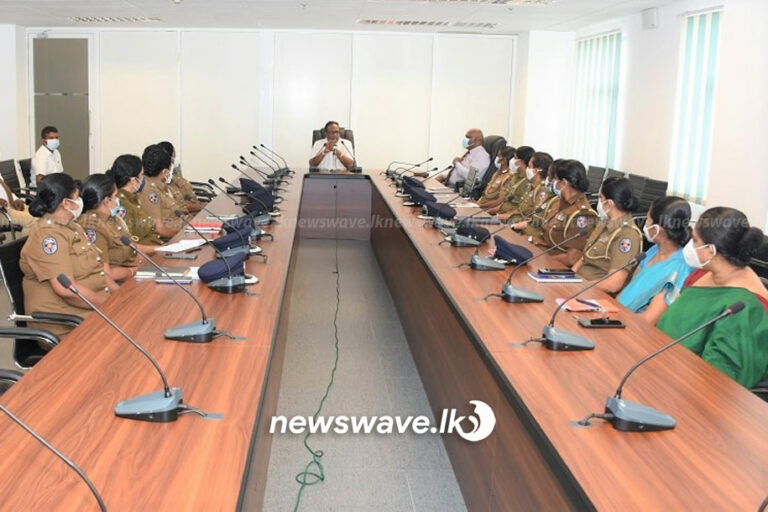 කාන්තාවන්ගේ ආරක්ෂාව කාන්තාවන්ටම භාරදෙයි