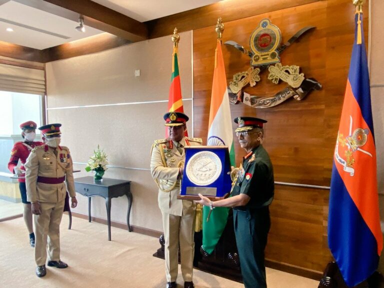 ජෙනරල් නිලයෙන් පළමුවරට හමුවූ ඉන්දු – ලංකා හමුදාපතිවරු