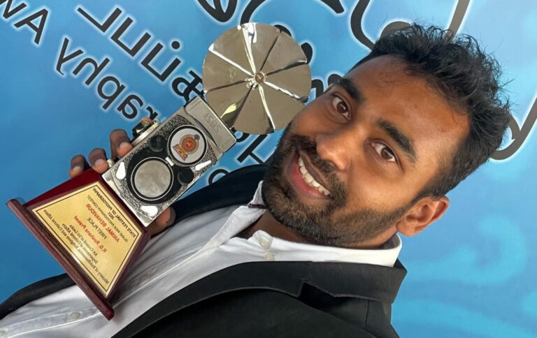 NewsWave තෙවැනි ඇස සරසන රෝෂණ ප්‍රසාද්ට සම්මානය ක්