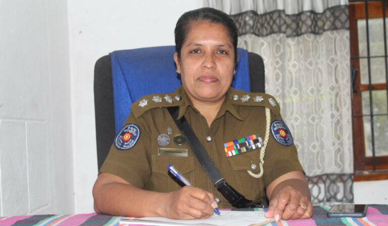 වසර 24 කට පසු කාන්තා නිලධාරිනියකට පොලිස් OIC පුටුවක් වසර 24 කට පසු කාන්තා නිලධාරිනියකට පොලිස් OIC පුටුවක්