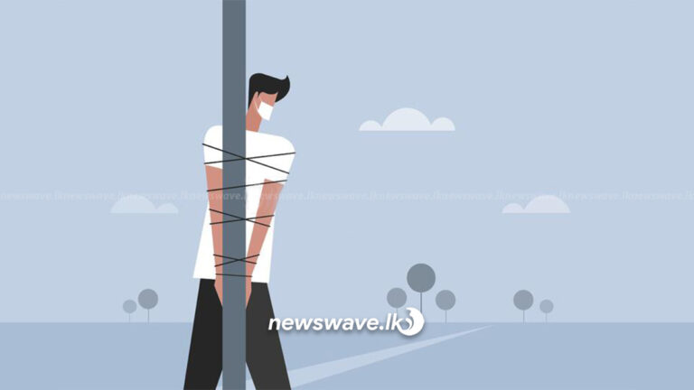 බීමත්ව පිස්සු නැටූ මන්ත්රීවරයාව ගම්මුන් විසින් විදුලි කණුවේ බැද පොලීසිට භාරදෙයි බීමත්ව පිස්සු නැටූ මන්ත්රීවරයාව ගම්මුන් විසින් විදුලි කණුවේ බැද පොලීසිට භාරදෙයි