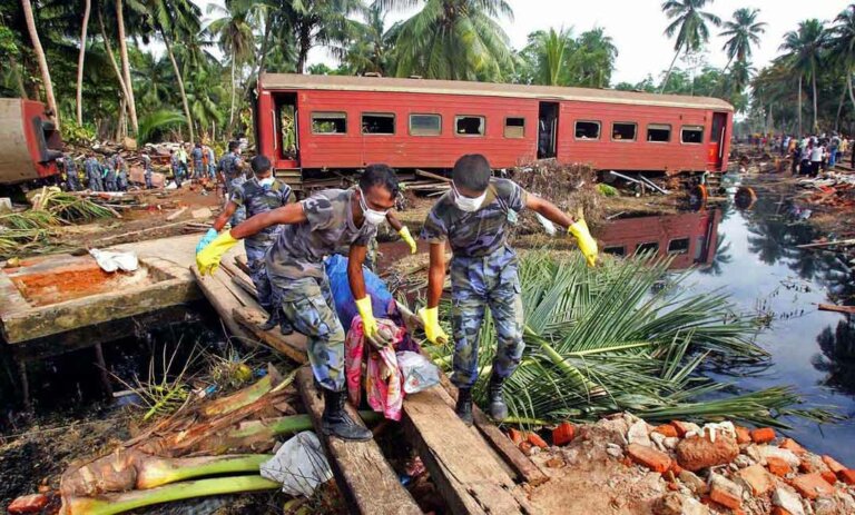 මහ සයුර කැළඹී ජීවිත රැසක් බිලිගත් සුනාමියට අදට වසර 17යි මහ සයුර කැළඹී ජීවිත රැසක් බිලිගත් සුනාමියට අදට වසර 17යි