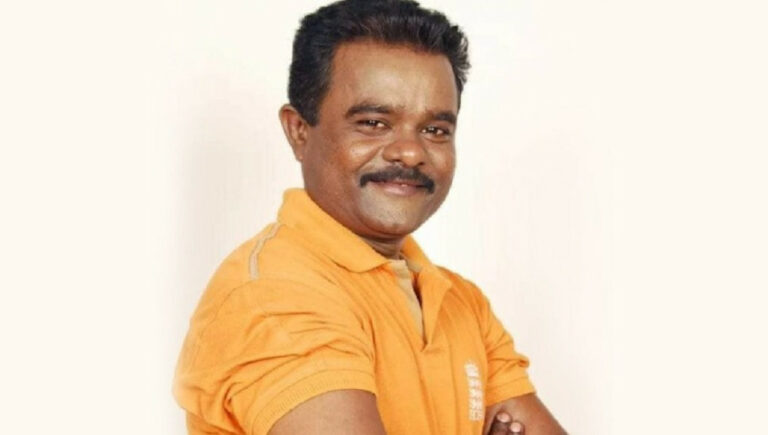 ප්රවීණ රංගන ශිල්පී සරත් චන්ද්රසිරි ජීවන වේදිකාවෙන් නික්ම යයි ප්රවීණ රංගන ශිල්පී සරත් චන්ද්රසිරි ජීවන වේදිකාවෙන් නික්ම යයි