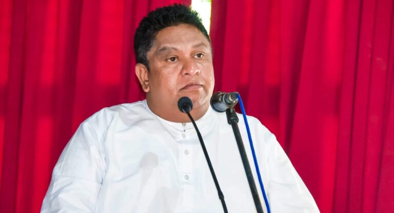 හිටපු මහඇමති විදුහල්පතිනියක දණගැස්වූ නඩුවට අන්තිමට වෙච්චි දේ