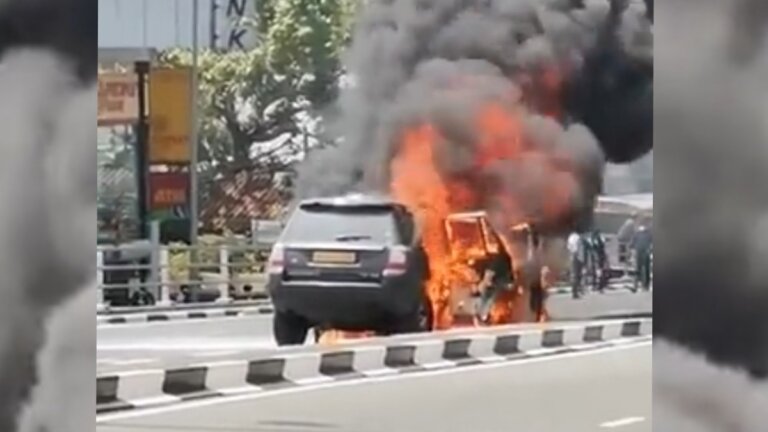 දෙමටගොඩ ගුවන් පාලමේ වාහනයක් ගිනි ගනී දෙමටගොඩ ගුවන් පාලමේ වාහනයක් ගිනි ගනී