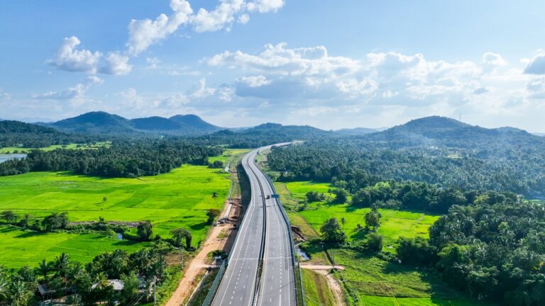 අද විවෘත කළ අධිවේගය හෙට වෙනකල් නොමිලේ අද විවෘත කළ අධිවේගය හෙට වෙනකල් නොමිලේ