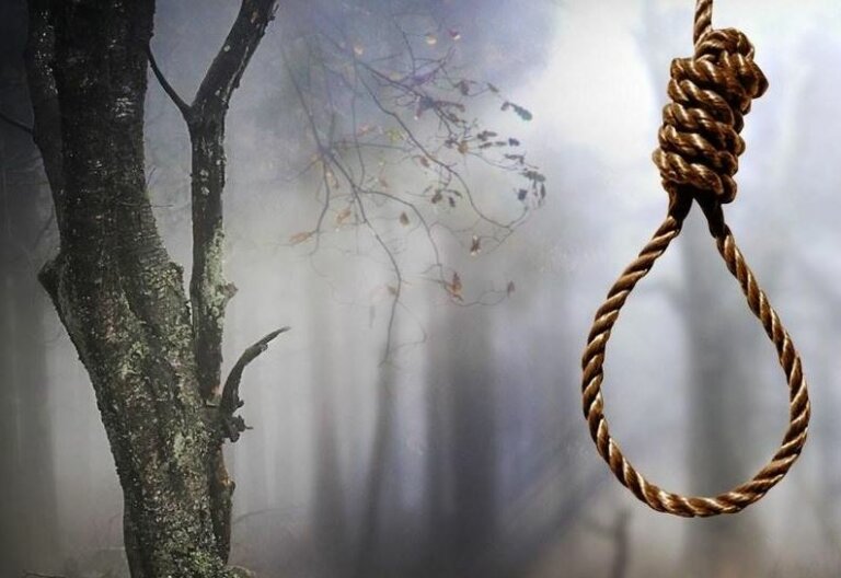 බිරිඳට බෝම්බ ගසා මරාදැමූ සැමියා එල්ලී මැරිලා බිරිඳට බෝම්බ ගසා මරාදැමූ සැමියා එල්ලී මැරිලා