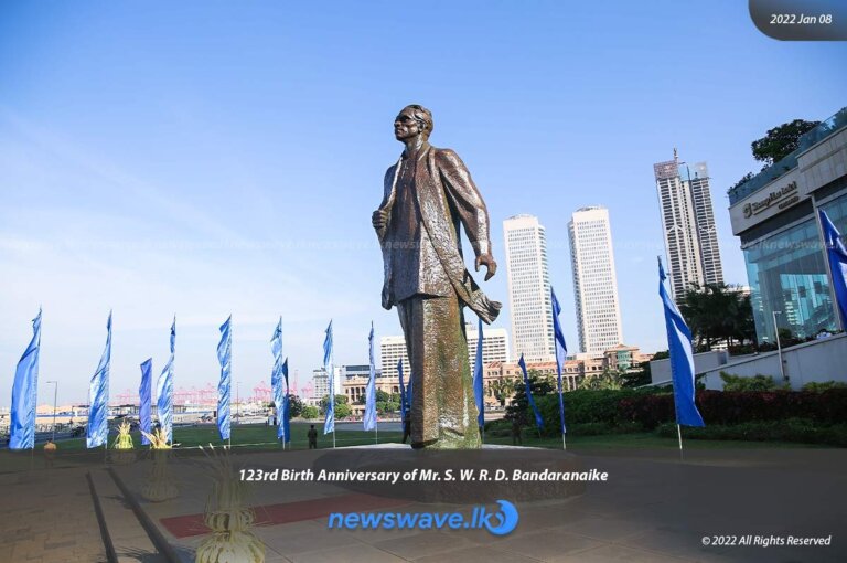 සැරසිලි ගැලවිලි ගෙරවිලි මැද තිබූ බණ්ඩාරනායක ජන්ම දින සමරුව