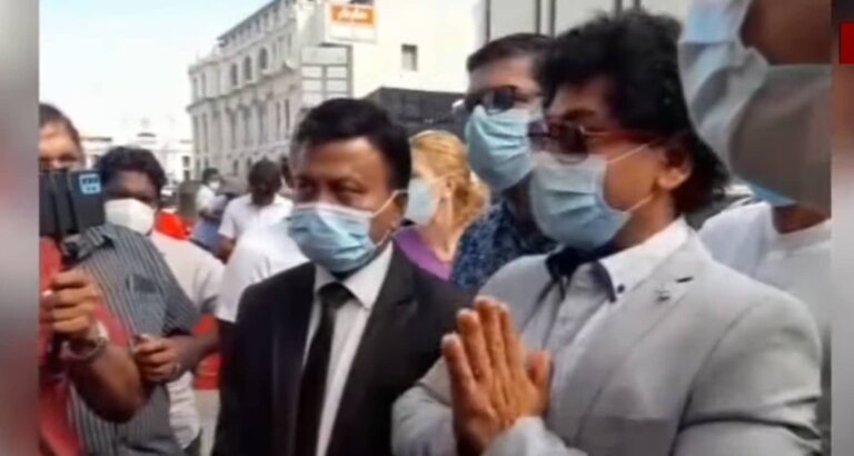 කලාකරු සුදත්ත තිලකසිරි රහස් පොලීසියට කලාකරු සුදත්ත තිලකසිරි රහස් පොලීසියට