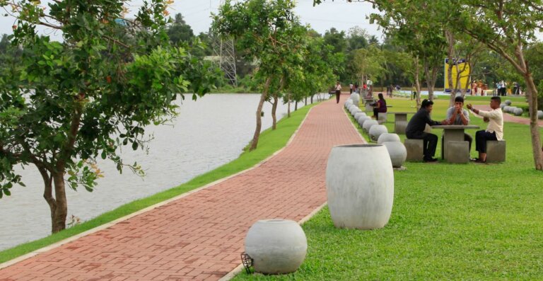 කිලෝමීටර 300 කට වඩා දිග සංචාරක ඇවිදින මංතීරුවක් කිලෝමීටර 300 කට වඩා දිග සංචාරක ඇවිදින මංතීරුවක්