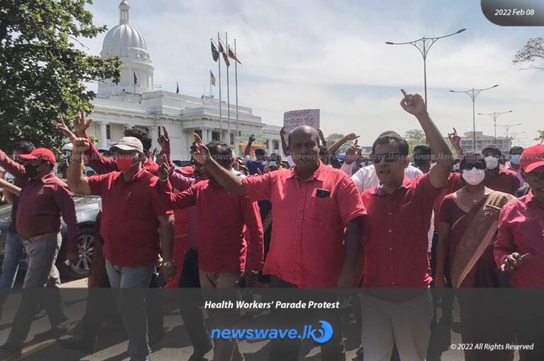 සෞඛ්‍ය වෘත්තියවේදීන් රෝහල අතහැර මහ පාරට