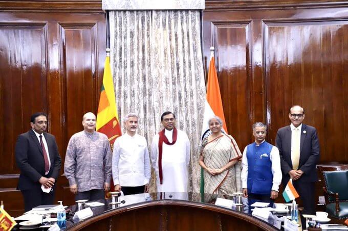 ‘අසල්වැසියාට පළමු තැන’ කියමින් ඉන්දියාව ගිවිසුම්ගත වෙයි ‘අසල්වැසියාට පළමු තැන’ කියමින් ඉන්දියාව ගිවිසුම්ගත වෙයි