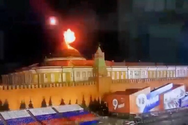 පුටින්ගේ නිල නිවසට යුක්රේනයෙන් ඩ්රෝන් ප්රහාරයක්! පුටින්ගේ නිල නිවසට යුක්රේනයෙන් ඩ්රෝන් ප්රහාරයක්!