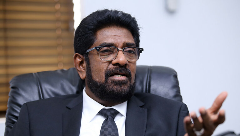 කෙහෙලියගේ නිවස ගිනිබත් කළ 3ක් අත්අඩංගුවට කෙහෙලියගේ නිවස ගිනිබත් කළ 3ක් අත්අඩංගුවට