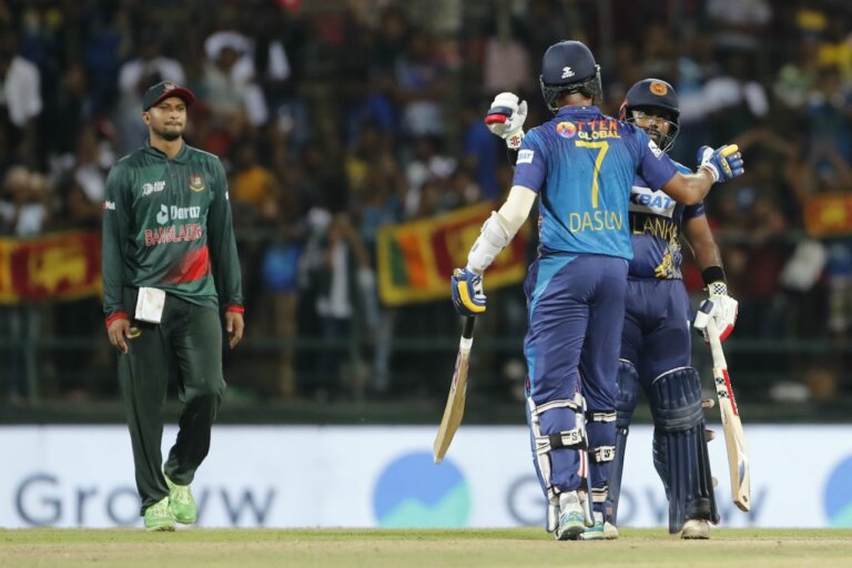 ශ්‍රී ලංකාව කඩුලු 5කින් බංග්ලාදේශය පරදවයි