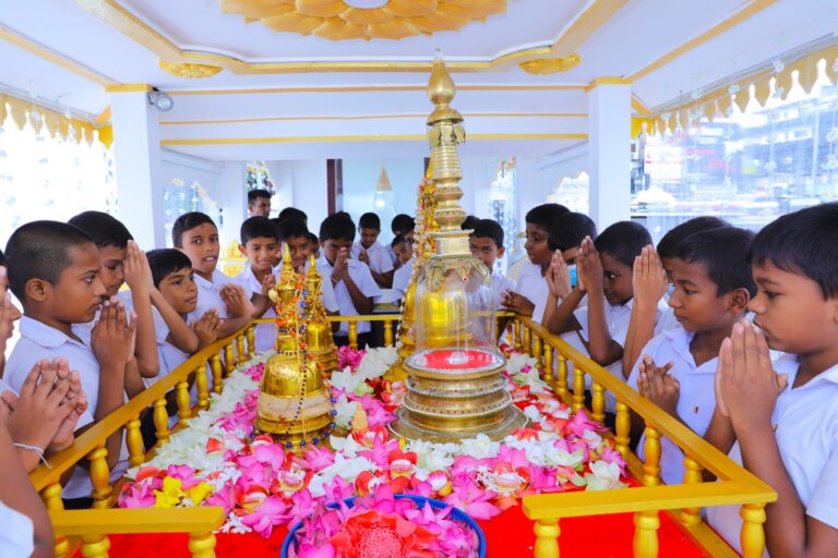 දීඝවාපිය මහ සෑයේ සර්වඥ ධාතූන් වහන්සේලා සහ චුඩා මාණික්යය බෙල්ලන්විල රජ මහා විහාරයට දීඝවාපිය මහ සෑයේ සර්වඥ ධාතූන් වහන්සේලා සහ චුඩා මාණික්යය බෙල්ලන්විල රජ මහා විහාරයට