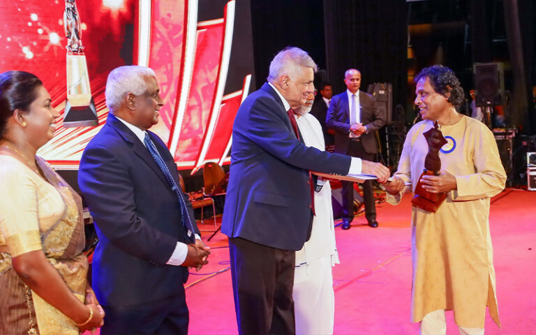 ප්රවීන කලාකරුවෝ 200ක් කලාභූෂණ සම්මානයෙන් පිදුම් ලබති ප්රවීන කලාකරුවෝ 200ක් කලාභූෂණ සම්මානයෙන් පිදුම් ලබති