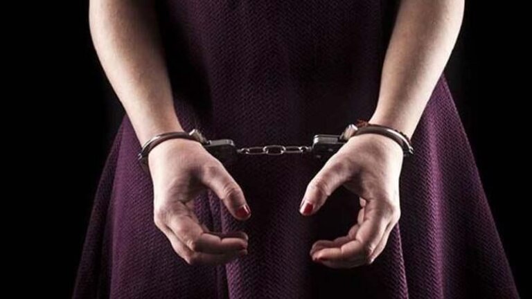 උපත් පාලන කොපුවල කොකේන් පුරවා ගිලගෙන ආ විදෙස් කත කොටුවේ
