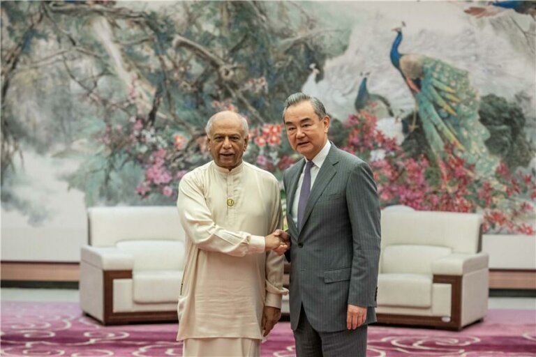 ලංකාව දිළිඳුබවින් මුදාගන්න සහයදෙන්න චීනය සූදානම් ලංකාව දිළිඳුබවින් මුදාගන්න සහයදෙන්න චීනය සූදානම්