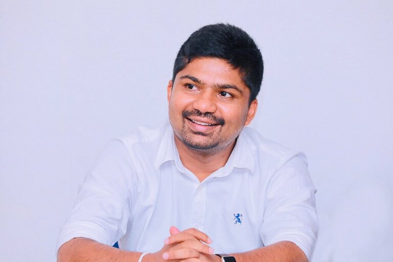 ඩී.වී.චානක හම්බන්තොටින් ගාල්ලට