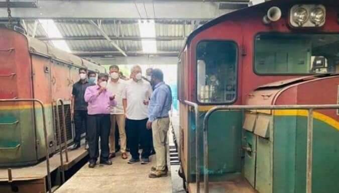 දෙමටගොඩ දුම්රිය අංගනයට හදිසියේ ගිය ජනපති කළ දේ..