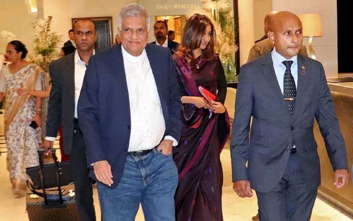 ජනපතිගේ අමාත්යාංශවල වගකීම රාජ්ය අමාත්යවරුන් පිරිසකට පවරලා ජනපතිගේ අමාත්යාංශවල වගකීම රාජ්ය අමාත්යවරුන් පිරිසකට පවරලා