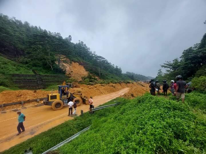 දක්ෂිණ අධිවේගයේ පස්කඳු කඩාවැටුණු කොටස ඇරෙන දවසක් තවම නෑ දක්ෂිණ අධිවේගයේ පස්කඳු කඩාවැටුණු කොටස ඇරෙන දවසක් තවම නෑ