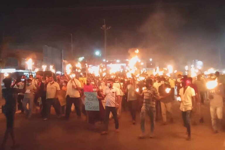 තෙල් නැතිදා අල්ලන පන්දම් තෙල් නැතිදා අල්ලන පන්දම්