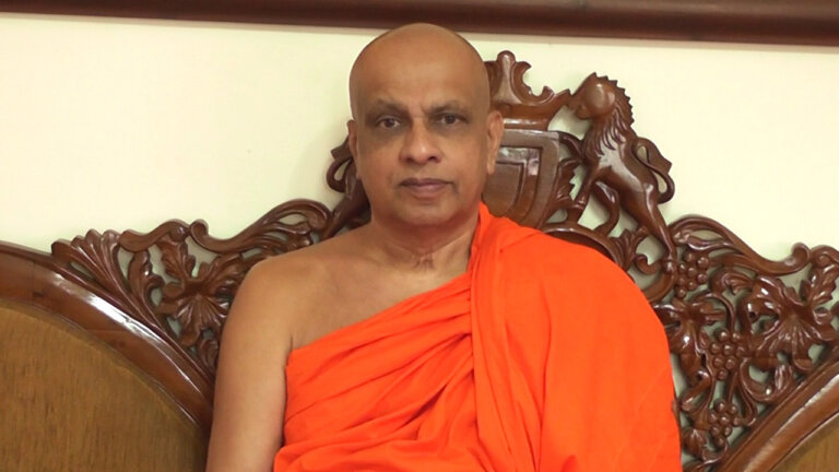 “දැන් ඕනෑ සාමකාමීව රටේ ආර්ථිකය හදන අඩිතාලමක්”- මැදගම ධම්මානන්ද හිමි