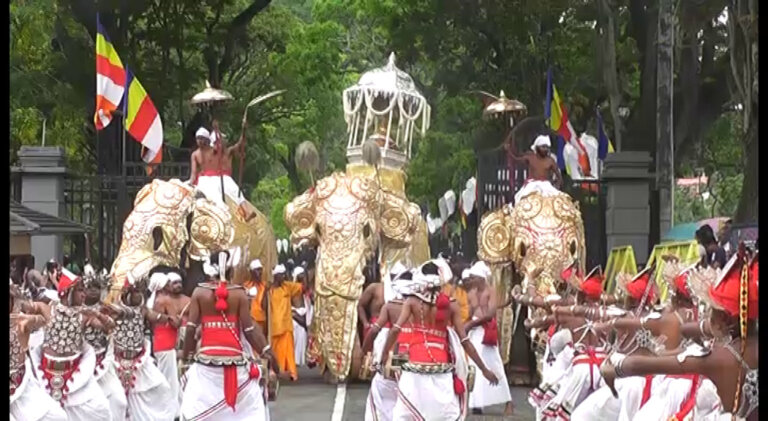 සිරි දළදාවේ වෙසක් පෙරහැර සිරි දළදාවේ වෙසක් පෙරහැර