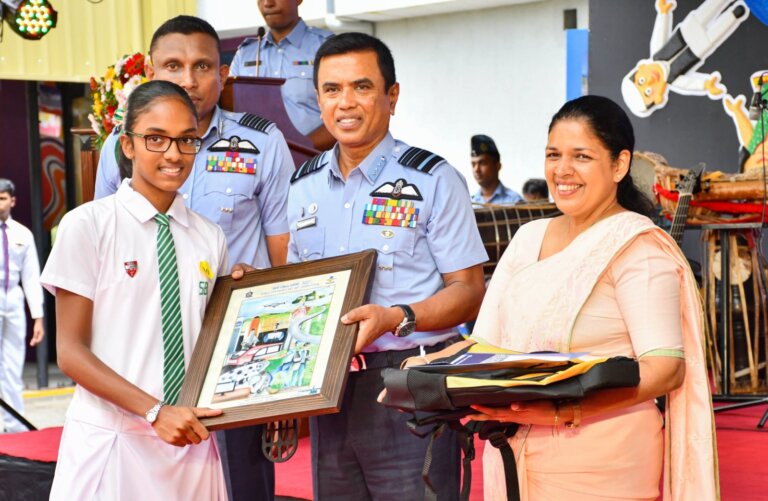 ලෝක ළමා දිනය වෙනුවෙන් ගුවන් හමුදාවෙනුත් සැමරුම් ලෝක ළමා දිනය වෙනුවෙන් ගුවන් හමුදාවෙනුත් සැමරුම්