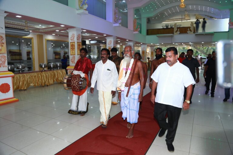 ආදිවාසී නායකයා රැහේ එවුන් අරන් යාපනේ යයි ආදිවාසී නායකයා රැහේ එවුන් අරන් යාපනේ යයි