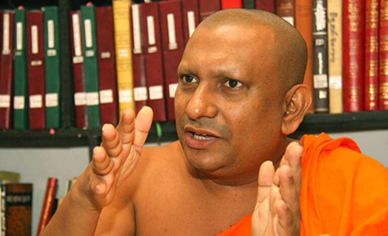 “බෞද්ධ සම්මේලනය බෞද්ධ කොඩිය විකෘති කරන්න හදනවා” “බෞද්ධ සම්මේලනය බෞද්ධ කොඩිය විකෘති කරන්න හදනවා”
