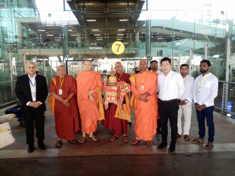 ලක්දිවට පිදූ පූජනීය වස්තූන් වසර 137 පසු යළිත් සියමට ලක්දිවට පිදූ පූජනීය වස්තූන් වසර 137 පසු යළිත් සියමට