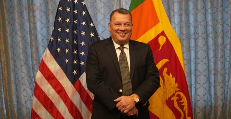 “දේශපාලනයට වඩා සේවයක් තානාපතිකමකින් රටට කළ හැකි බව මම ඔප්පු කළා”
