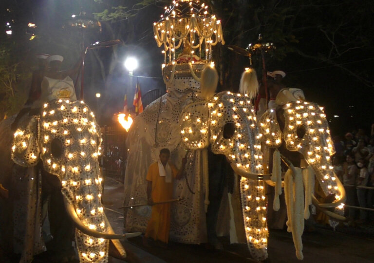 ඓතිහාසික ඇසළ පෙරහැරේ දෙවන කුඹල් පෙරහැර අද