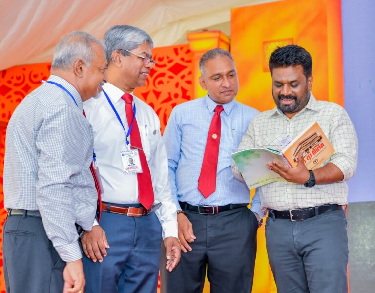 ජනපති පෙරළූ අලුත්ම පොත ජනපති පෙරළූ අලුත්ම පොත