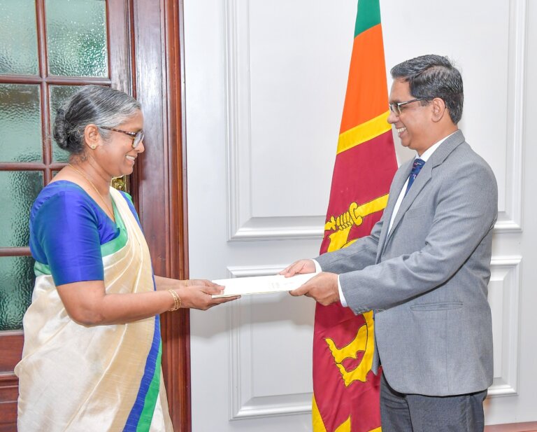 අමාත්‍යාංශ දෙකකට නව ලේකම්වරු