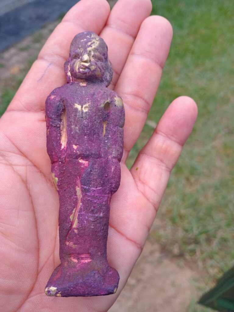 පුරාවස්තුවක් එක්ක අයෙක් මාට්ටු