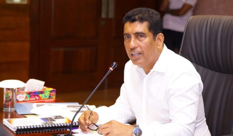 ජොනීට සිතාසි – රහස් පොලීසියටත් යයි