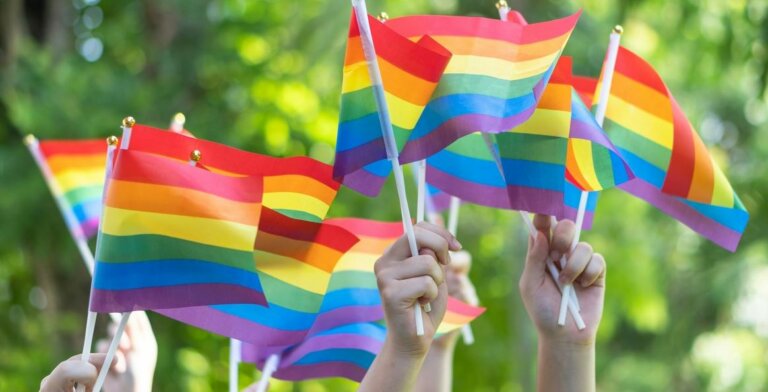 මෙරට LGBTIQ+ ප්රජාවගේ ප්රශ්න ගැන එම නියෝජිතයෝ කථානායකට කියති මෙරට LGBTIQ+ ප්රජාවගේ ප්රශ්න ගැන එම නියෝජිතයෝ කථානායකට කියති