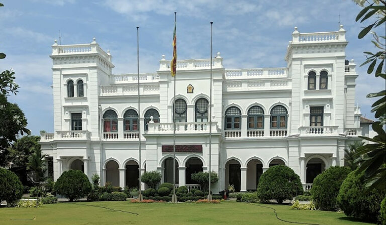 අග්රාමාත්ය කාර්යාලයේ වියදම් 50%කින් කපා හැරේ අග්රාමාත්ය කාර්යාලයේ වියදම් 50%කින් කපා හැරේ