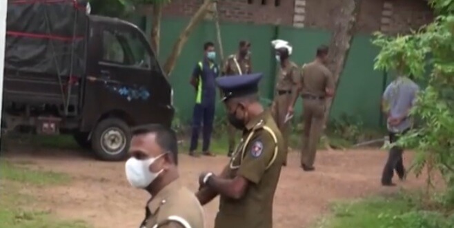 පෙරටුගාමීන්ගේ පක්ෂ කාර්යාලයට පොලීසිය අමුතු විදිහකට රිංගයි පෙරටුගාමීන්ගේ පක්ෂ කාර්යාලයට පොලීසිය අමුතු විදිහකට රිංගයි